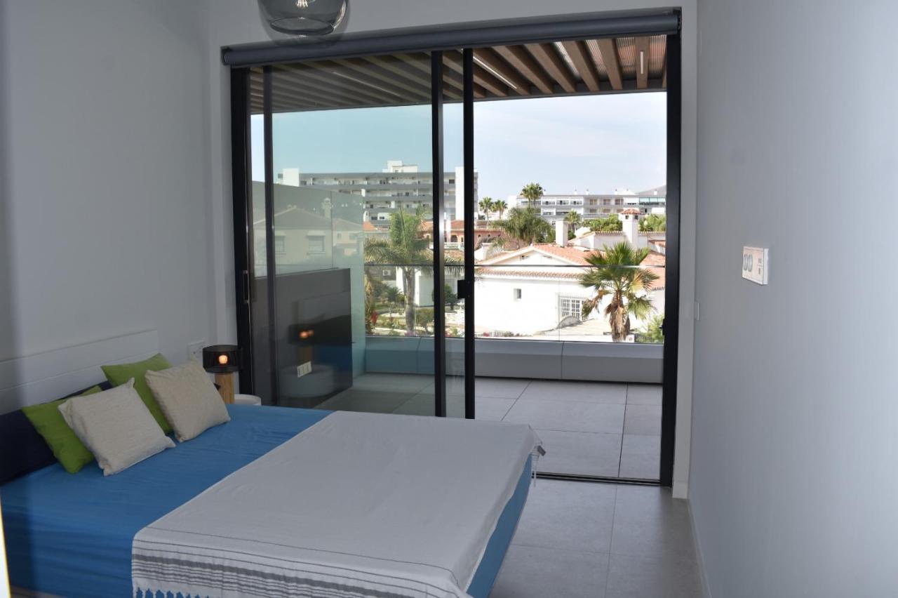 Luxury Complex Beachfront Apartment, Infinity Pool, Sauna, Gym And Large Terrace Торремолинос Экстерьер фото