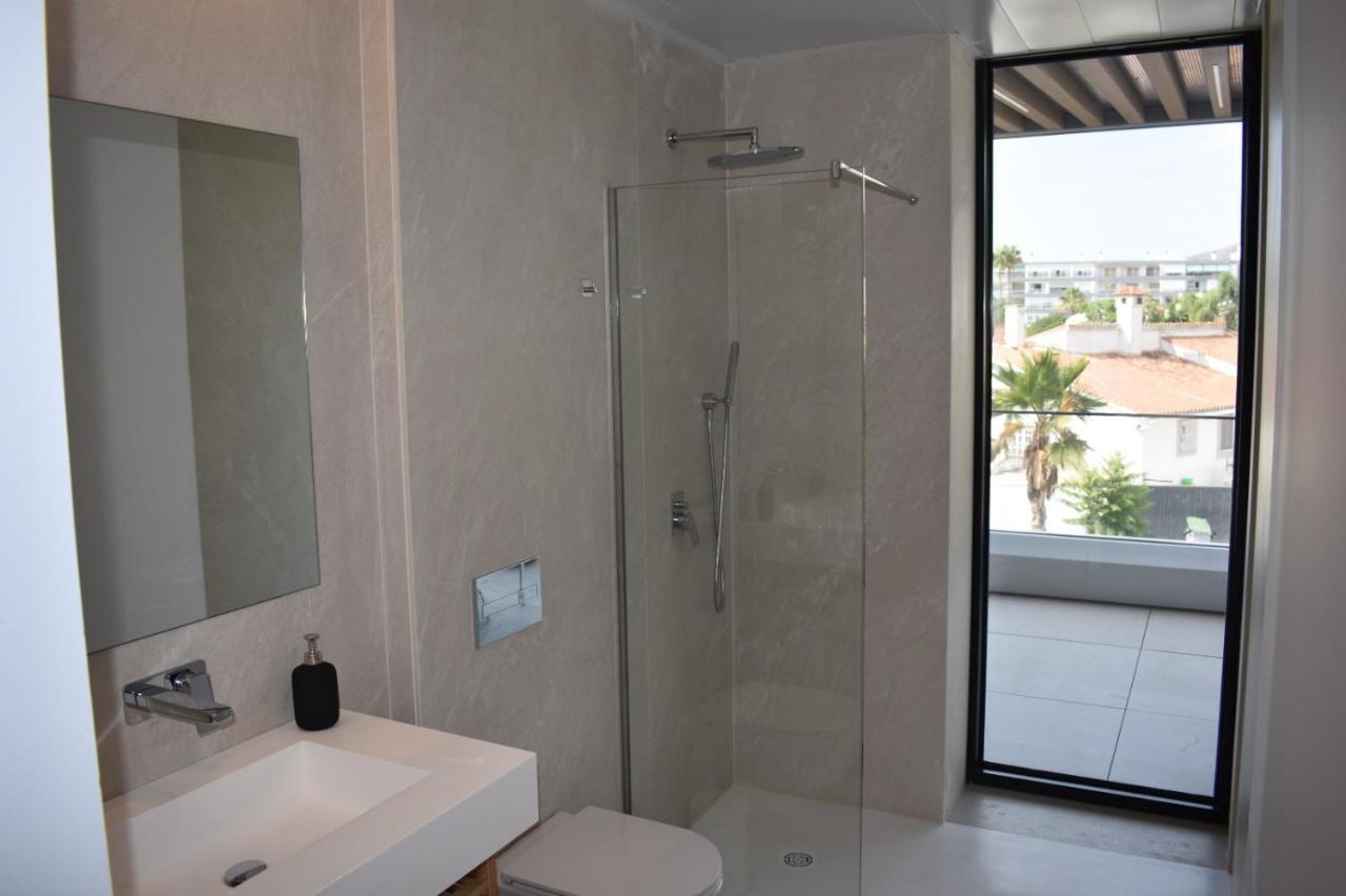 Luxury Complex Beachfront Apartment, Infinity Pool, Sauna, Gym And Large Terrace Торремолинос Экстерьер фото