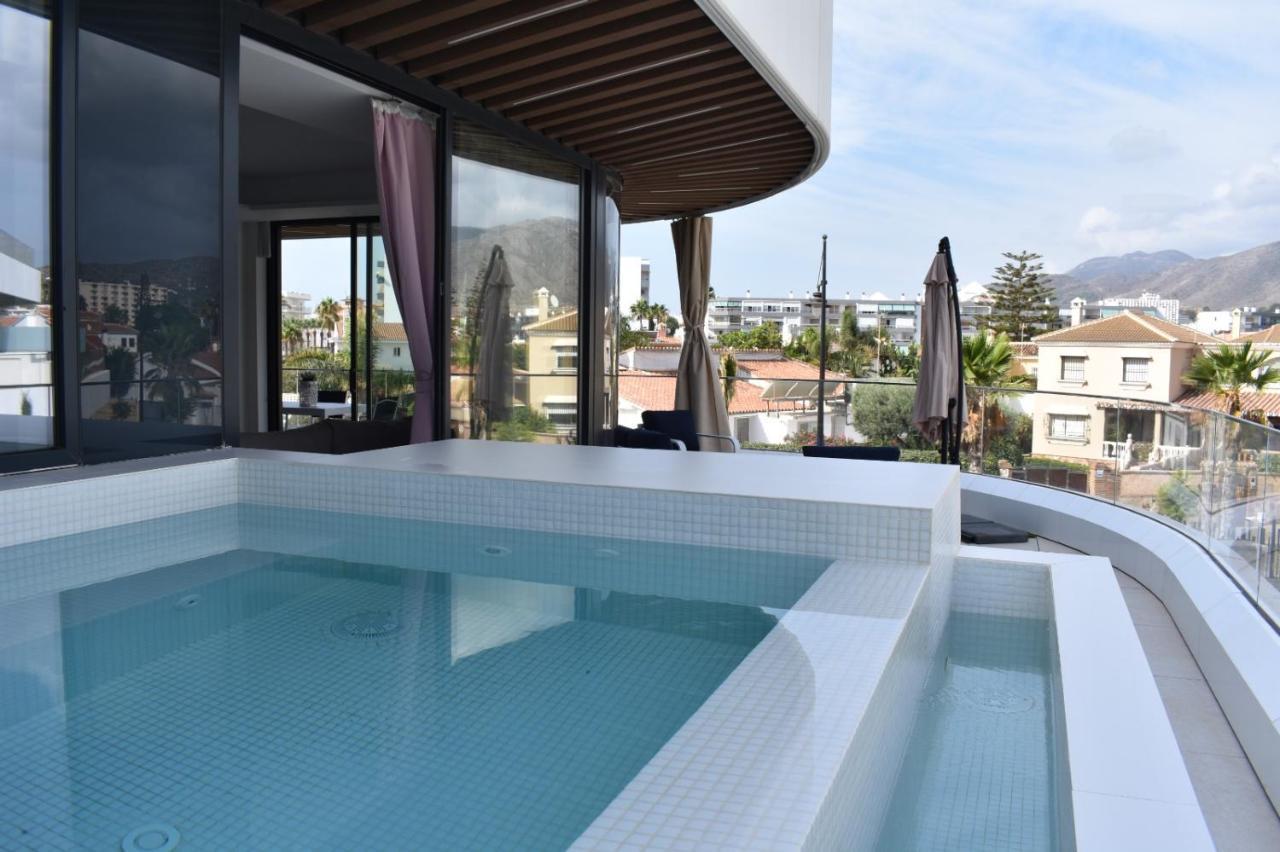 Luxury Complex Beachfront Apartment, Infinity Pool, Sauna, Gym And Large Terrace Торремолинос Экстерьер фото