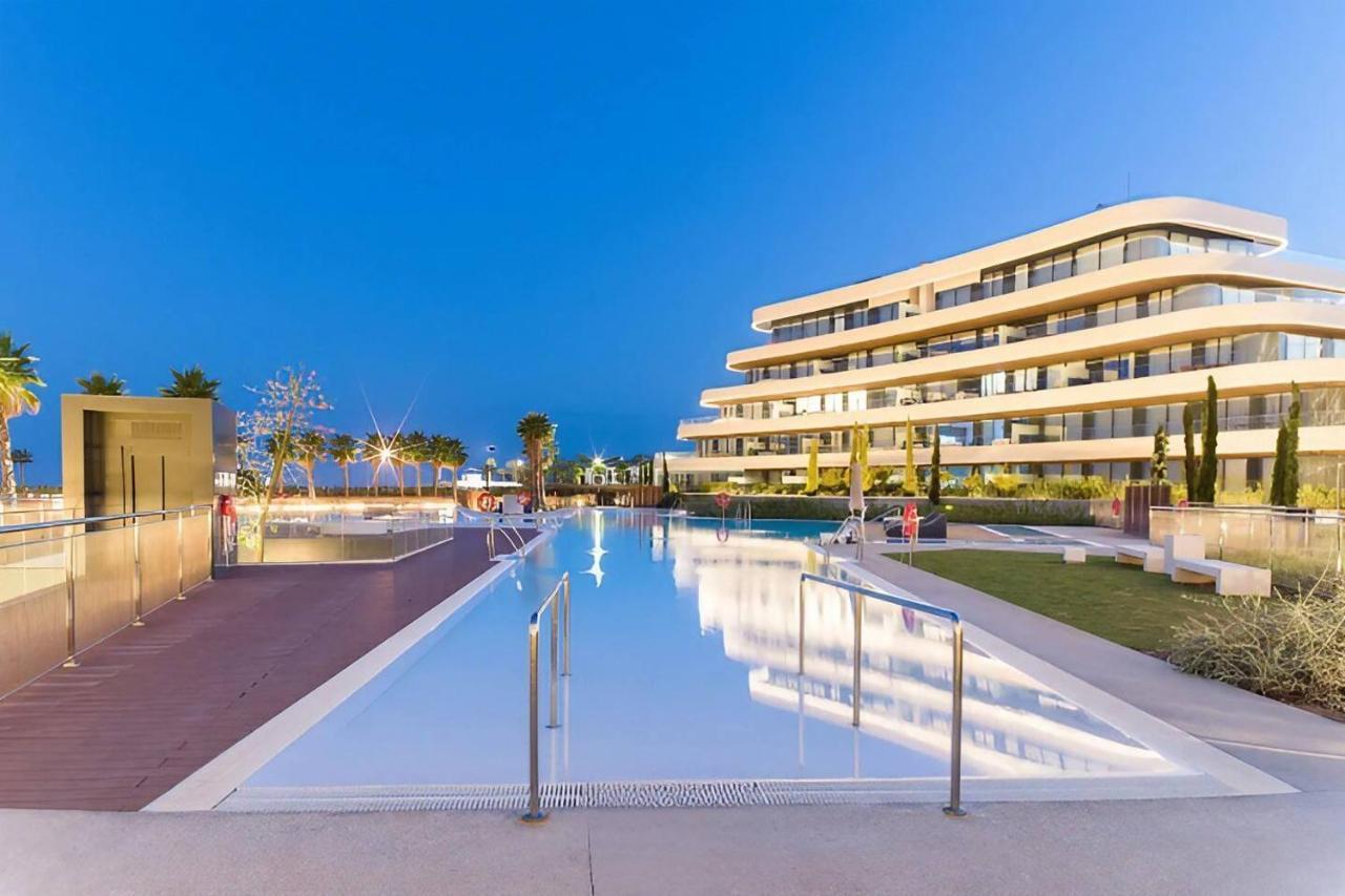 Luxury Complex Beachfront Apartment, Infinity Pool, Sauna, Gym And Large Terrace Торремолинос Экстерьер фото
