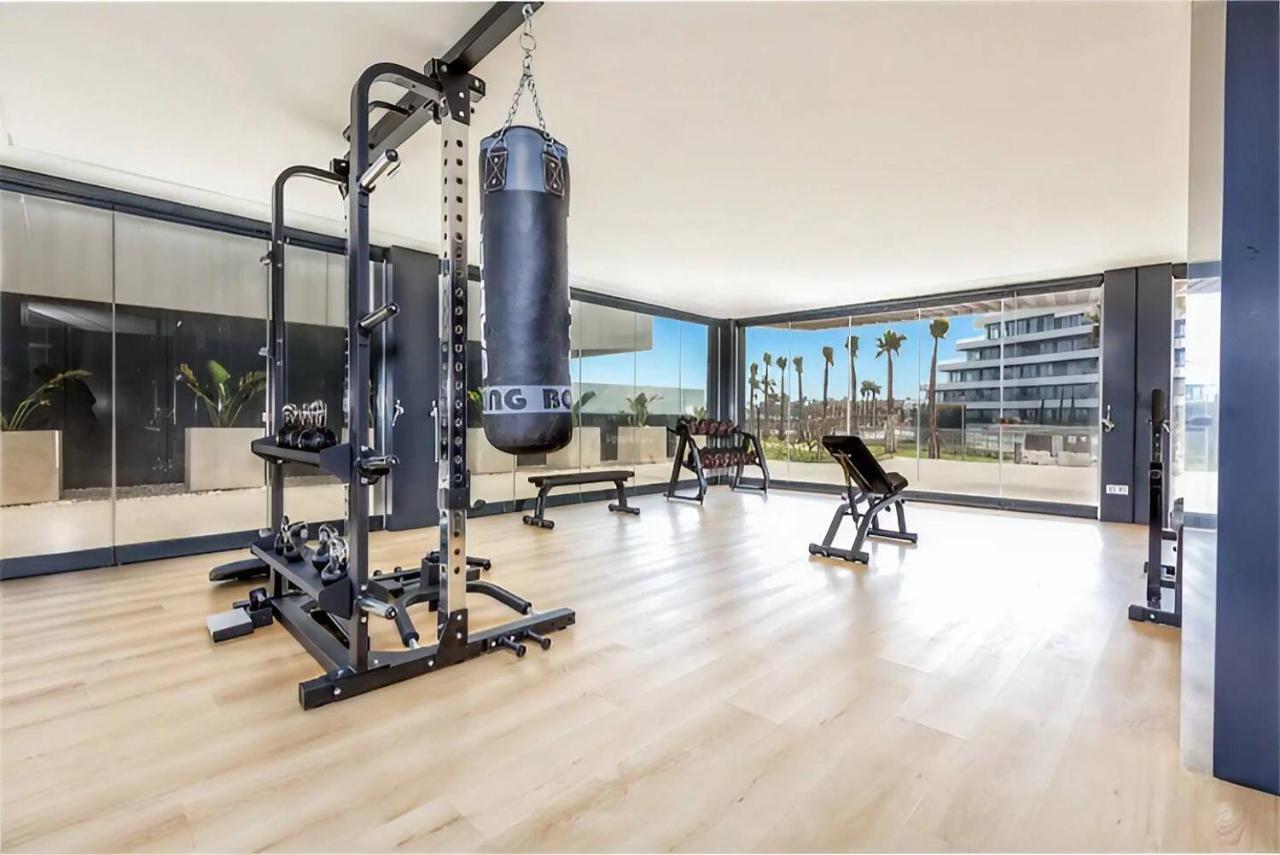 Luxury Complex Beachfront Apartment, Infinity Pool, Sauna, Gym And Large Terrace Торремолинос Экстерьер фото