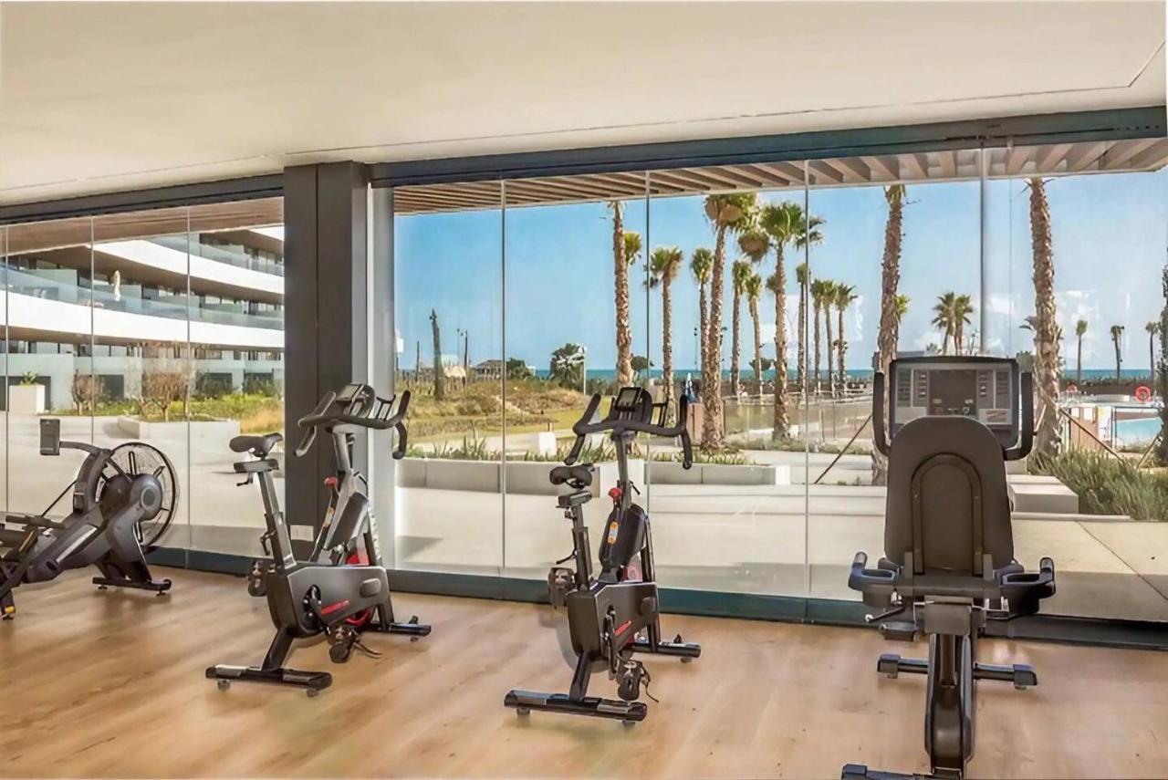 Luxury Complex Beachfront Apartment, Infinity Pool, Sauna, Gym And Large Terrace Торремолинос Экстерьер фото